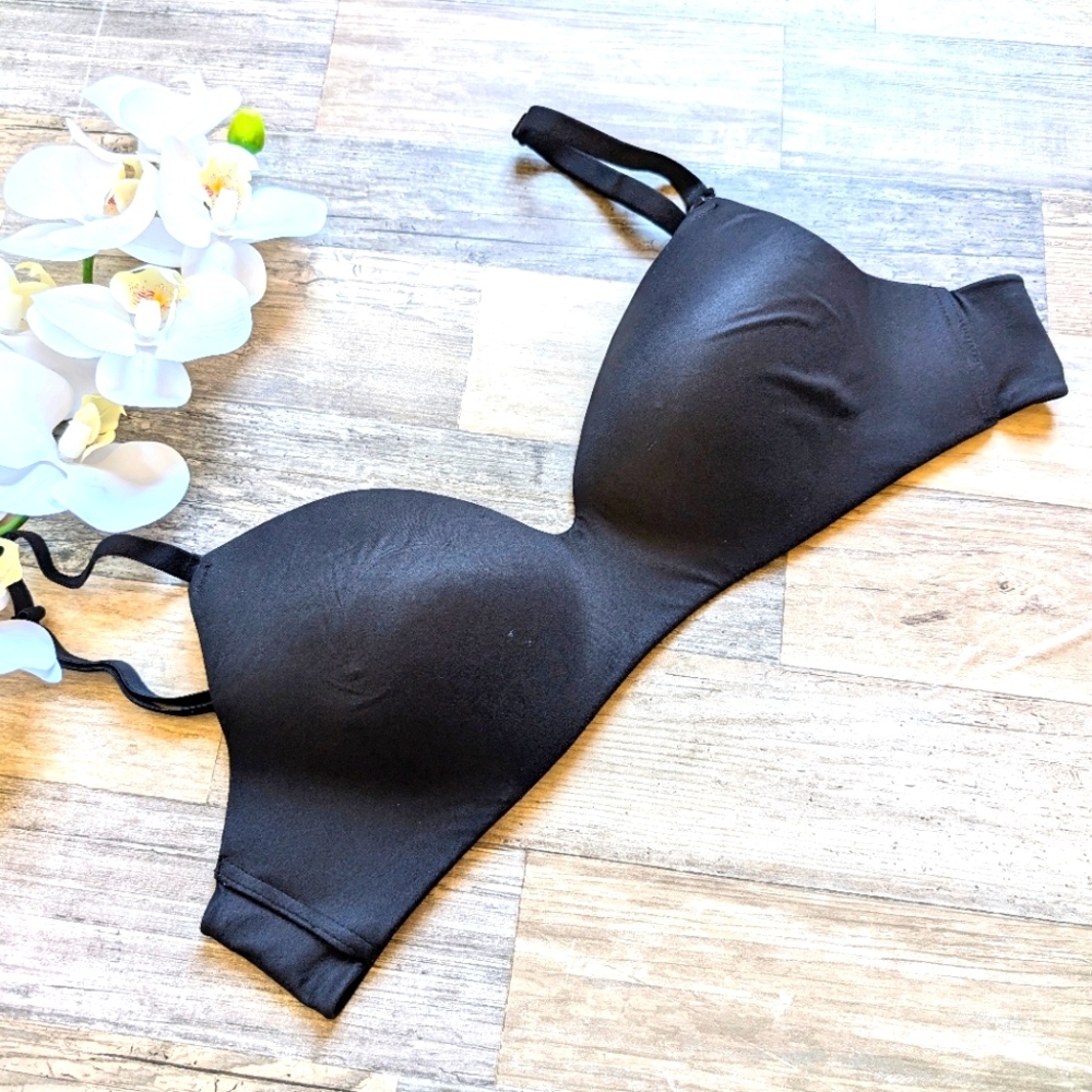 Soma black lightly lined wirefree nursing bra size 36B
